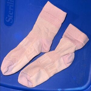 Lululemon Pink Crew Socks - never used m/l